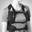 en docka bär en Silva Strive Mountain Pack 23+3L ryggsäck med väst (unisex)