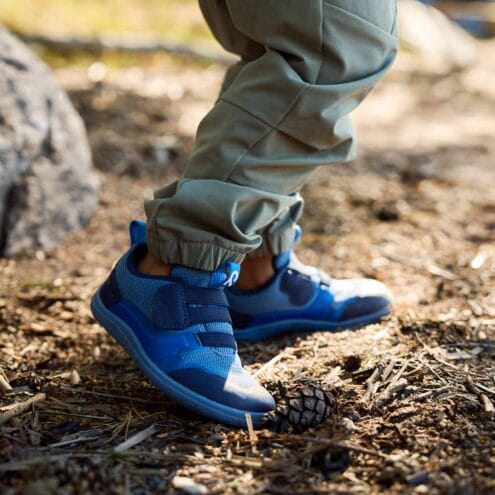 Reima Tepastelu barfotaskor sneakers (barn) på ett barn