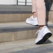 Hoka Bondi SR sneakers (dam) på en modell