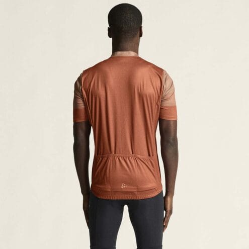 baksida av Craft Core Endur Logo Jersey cykeltröja (herr) på en modell