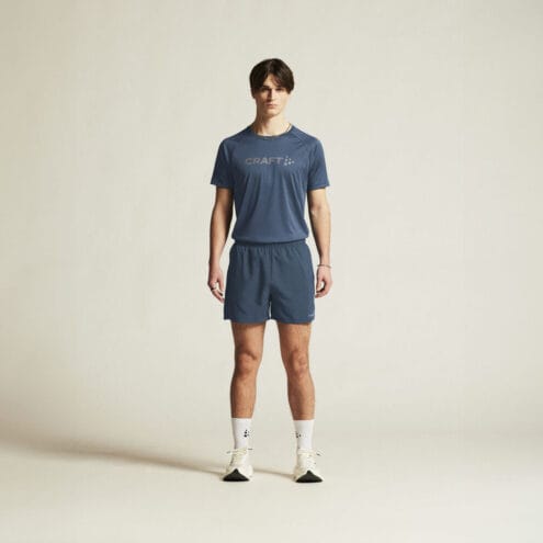 Craft Core Essence Shorts 2 träningsshorts (herr) på en modell framifrån