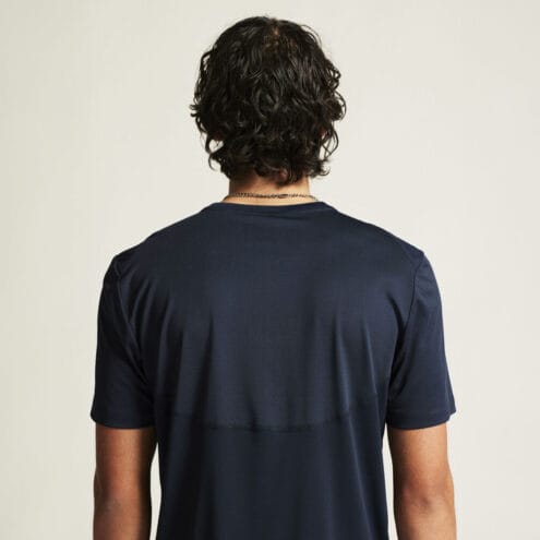 baksida av Craft Core Essence SS Tee 2 träningströja (herr) på en modell