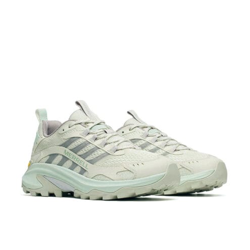 ett par Merrell Moab Speed 2 sneakers (dam) snett framifrån