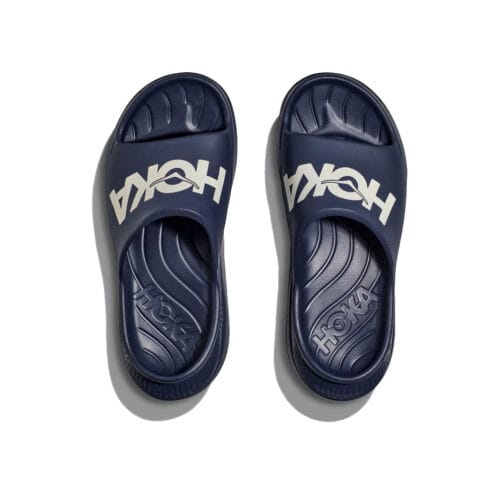 ett par Hoka Ora Athletic Slide tofflor (unisex)  ovanifrån