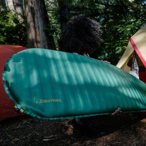 en uppblåst Therm-a-rest Trail Pro självuppblåsbart liggunderlag