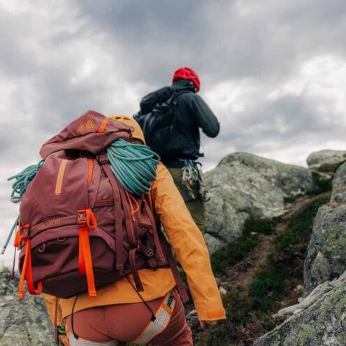 baksida av Helly Hansen Circuit Backpack Recco ryggsäck (dam) på en modell