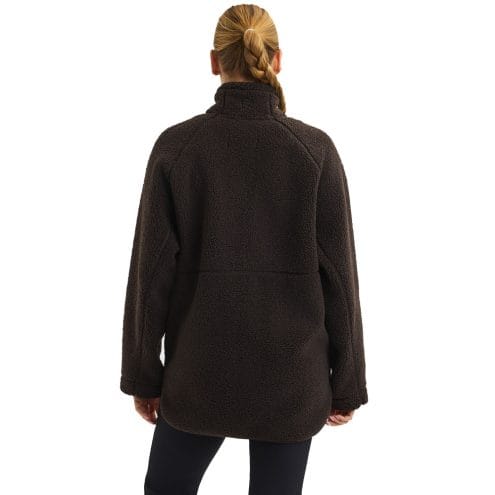 baksida av Röhnisch Cloud Pile Jacket pilejacka (dam) på en modell