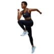 en modell bär Hoka Novafly Run Tight 25 träningstights (dam)