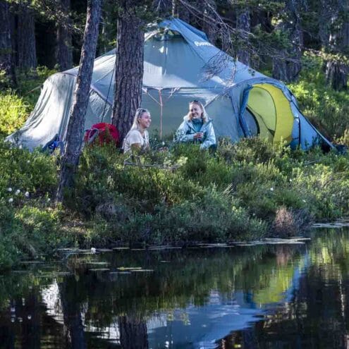 ett Bergans Wiglo LT v.2 kupoltält för 6 personer i skogen