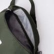 Ett öppet fack på en Sandqvist Ground Crossbody Bag axelväska (unisex)