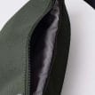 Öppet fack på en Sandqvist Ground Crossbody Bag axelväska (unisex)