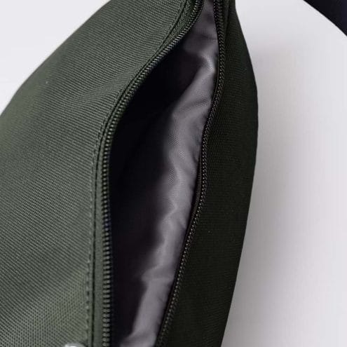 Öppet fack på en Sandqvist Ground Crossbody Bag axelväska (unisex)