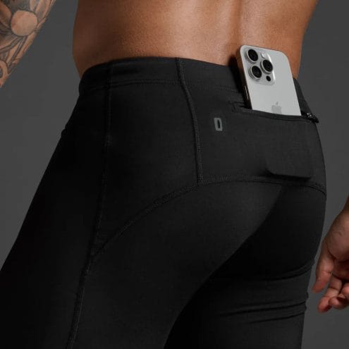 Baksida ficka på en 2XU Ignition Shield Compression Tights löpartights (herr)