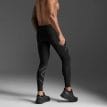 2XU Ignition Shield Compression Tights löpartights (herr) bakifrån på en modell
