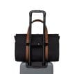 Herschel Novel Carry On Duffle väska 26,5 L (unisex) på en resväska