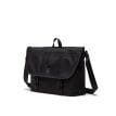 Herschel Cove Messenger axelväska 22,5 L (unisex) snett framifrån