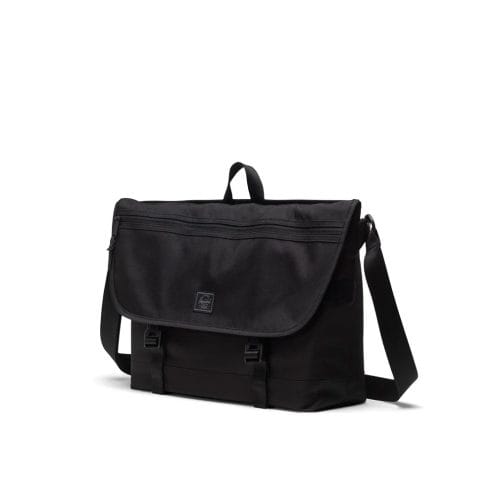 Herschel Cove Messenger axelväska 22,5 L (unisex) snett framifrån
